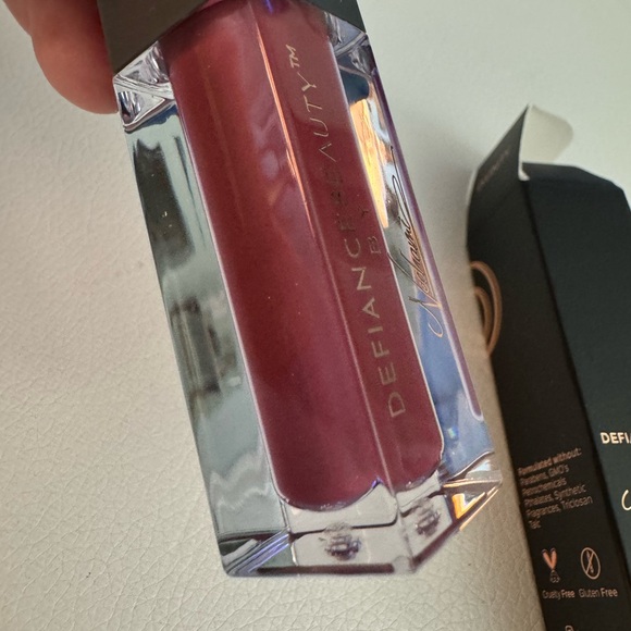 Defiance beauty luminous liquid lipstick - Picture 4 of 7